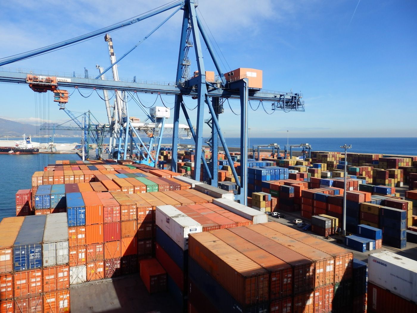 Operativa con contenedores en el puerto de Castellón