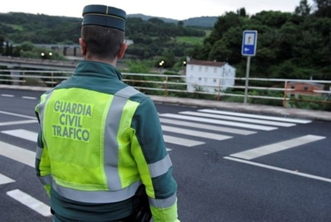 La DGT comienza una campaña de control de furgonetas y camiones en Galicia