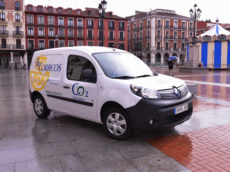Correos utilizará vehículos eléctricos de Renault para su reparto en Valladolid