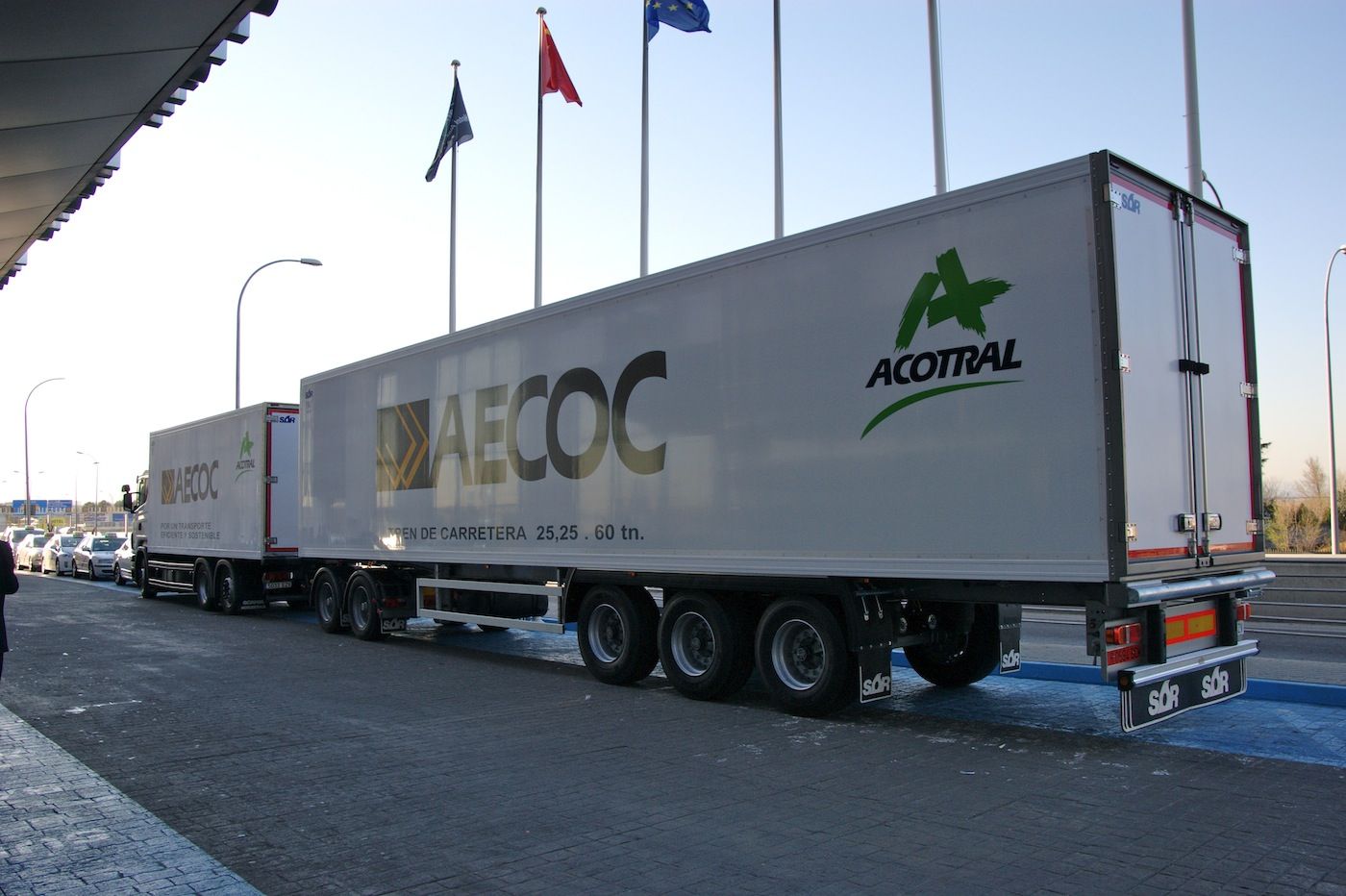 Megacamión de Acotral presentado en el Foro Nacional de Transporte de Madrid.