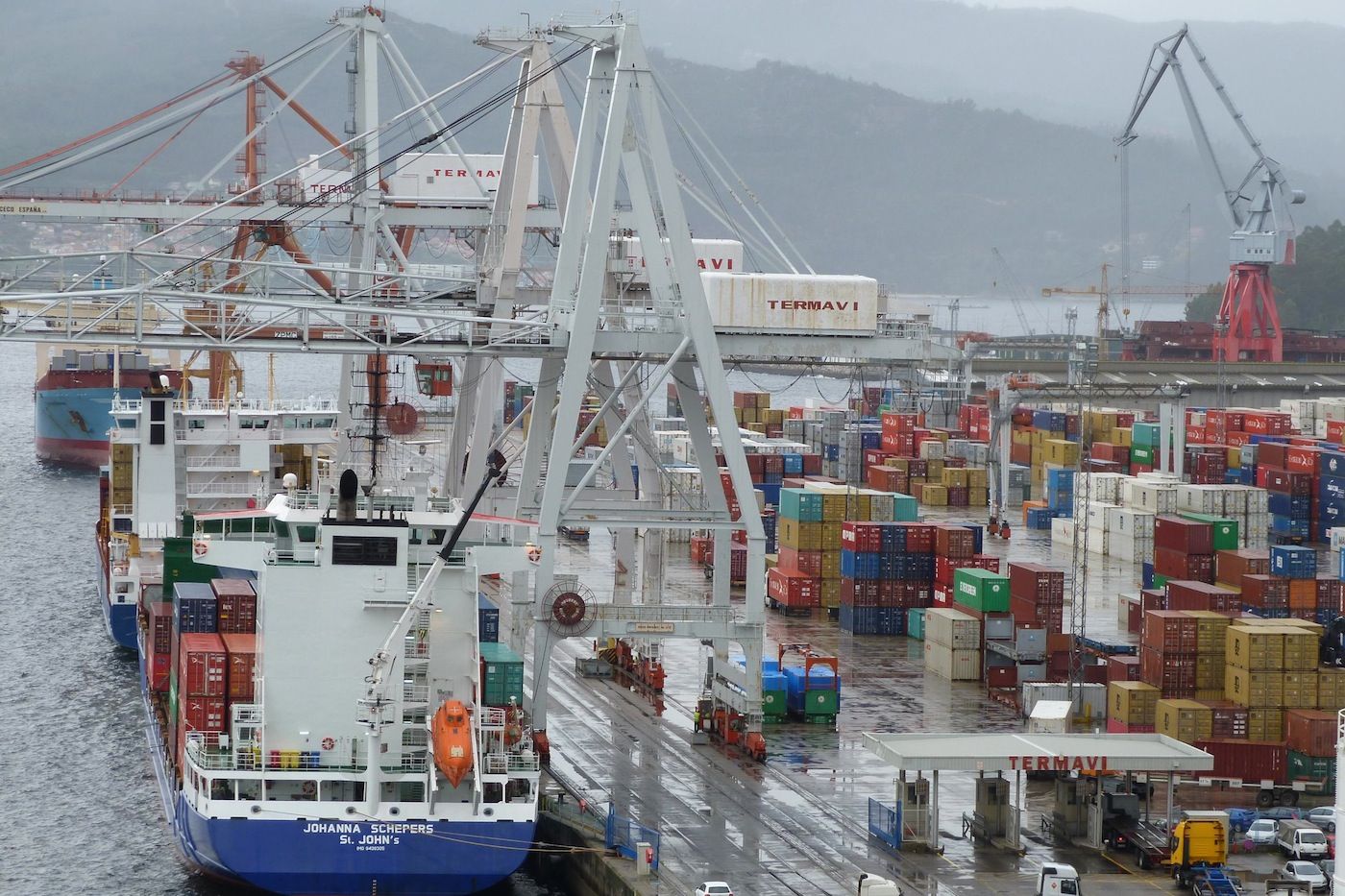 linea de atraque de Termavi en el puerto de Vigo copia