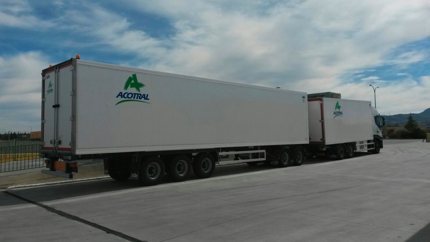 Megacamion de Acotral en configuración RDS323 que ha realizado el primer servicio comercial en Espana