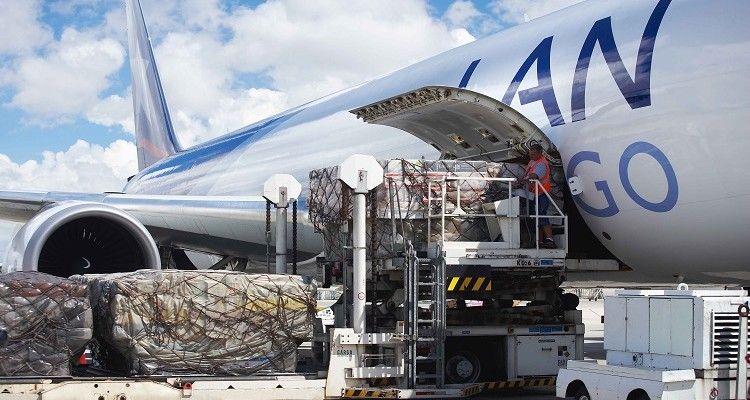 Los volúmenes mundiales de carga aérea acumulan varios meses de fuerte crecimiento.