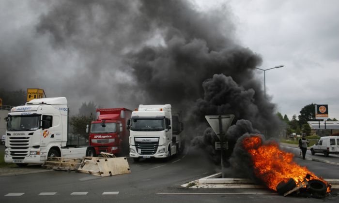 Bloqueo a las refinerias en Francia provoca desabastecimiento en las gasolineras
