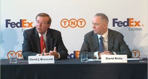 Bronczek y Binks en la conferencia de prensa del anuncio de la compra de TNT por parte de Fedex