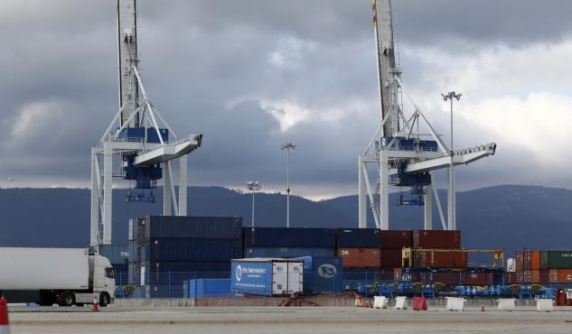 Terminal de contenedores del puerto de Marin