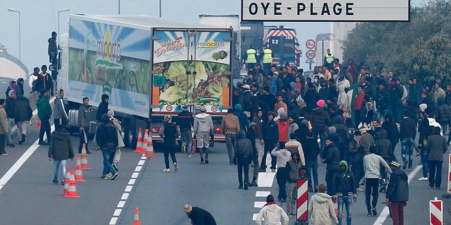 Continua la violencia de los inmigrantes con los transportistas en Calais