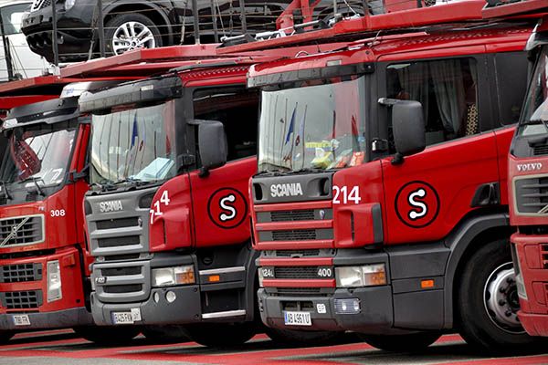 camiones-portavehiculos-de-sintax-logistica