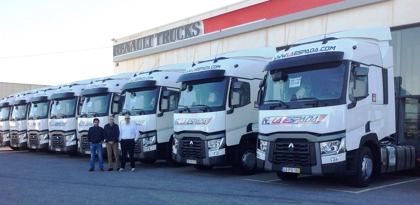 transportes-la-espada-incorpora-32-nuevas-unidades-de-renault-trucks