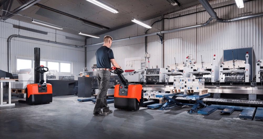 carretillas-bt-levio-lwe-130-y-bt-staxio-hwe-100-de-toyota