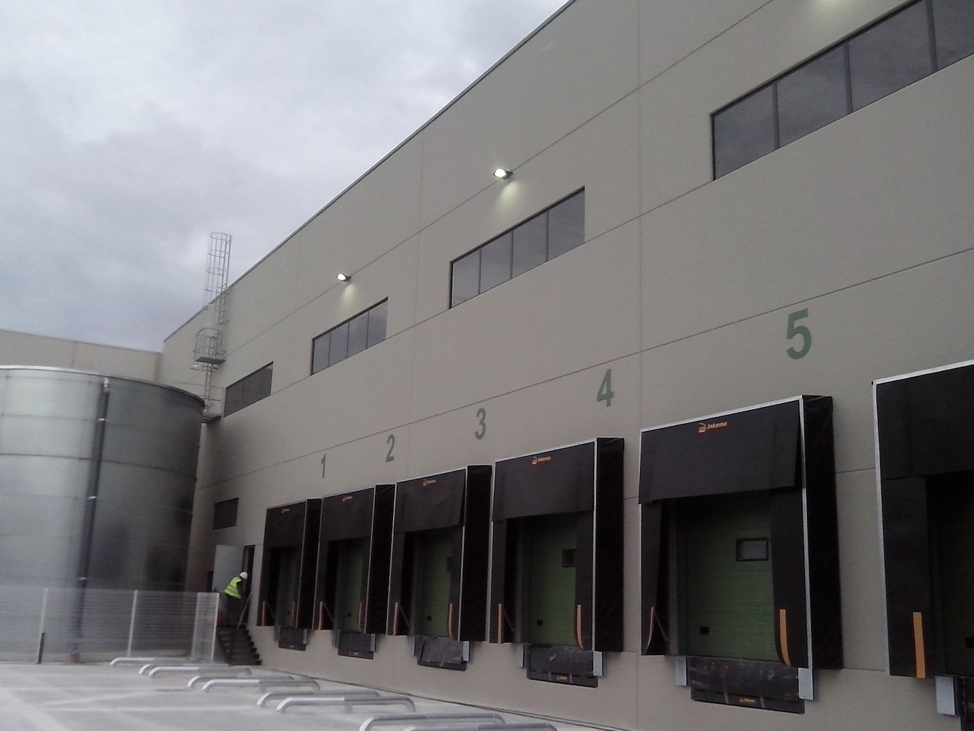 tsv-se-instala-en-una-plataforma-a-riesgo-en-valencia