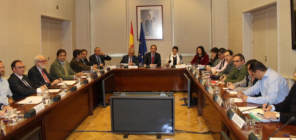 de-la-serna-preside-la-reunion-entre-fomento-anesco-y-estibadores de-la-serna-preside-la-reunion-entre-fomento-anesco-y-estibadores