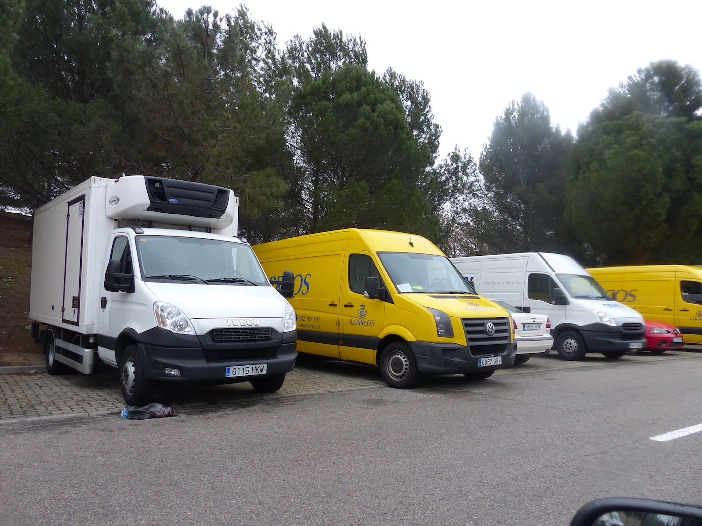 furgonetas-varias-aparcadas-de-frente-en-ctm-madrid_1