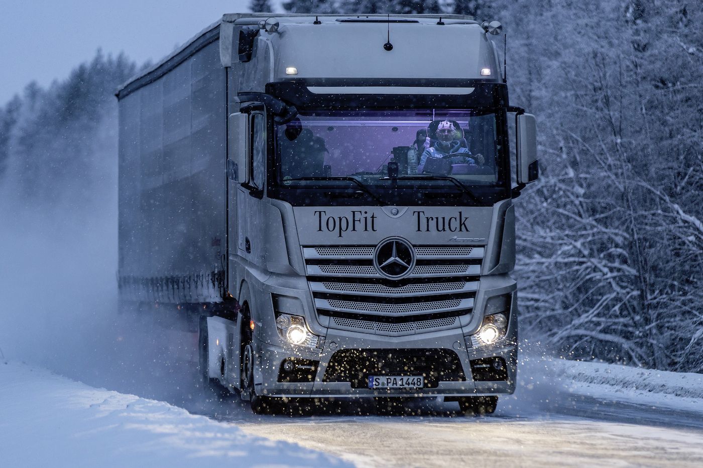 Mercedes-Benz Daimler Finlandia invierno nieve