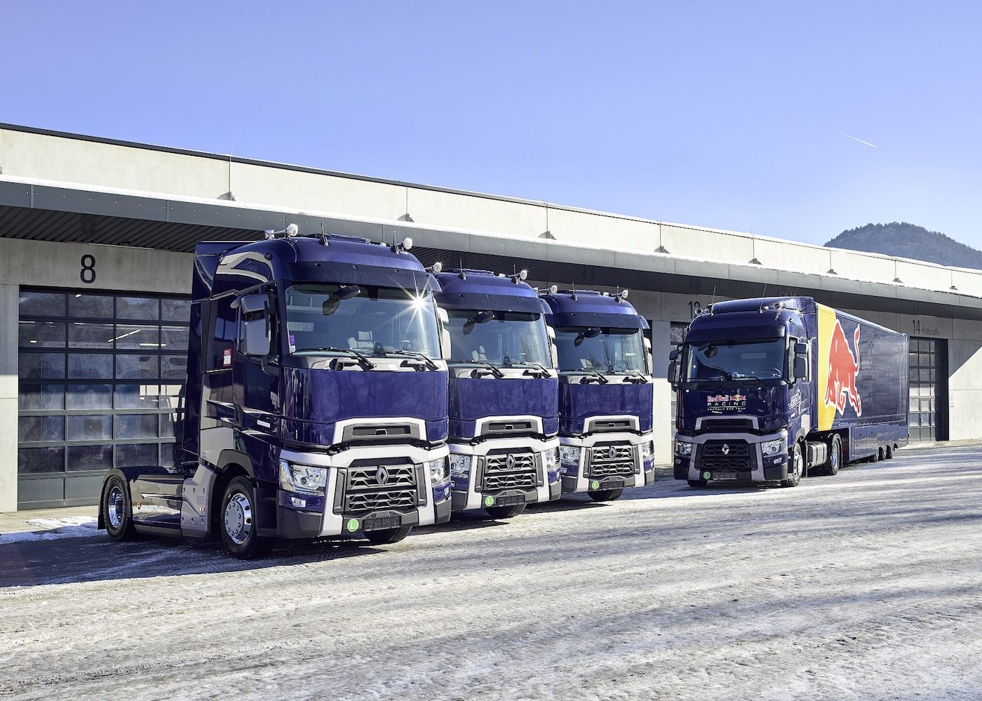nuevos-camiones-de-renault-trucks-para-el-equipo-de-red-bull