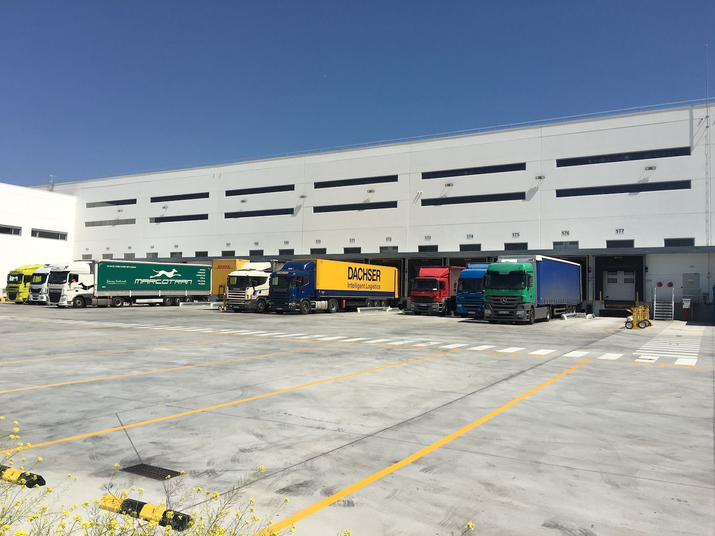 camiones-muelles-amazon-madrid