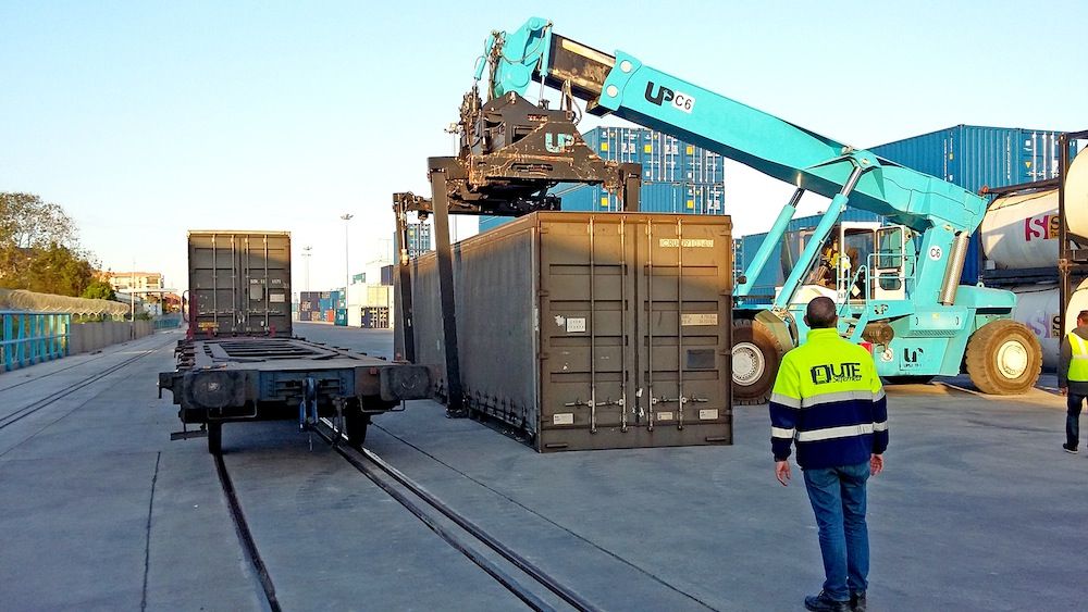 la-terminal-intermodal-barcelona-can-tunis-recibe-su-primer-convoy-ferroviario