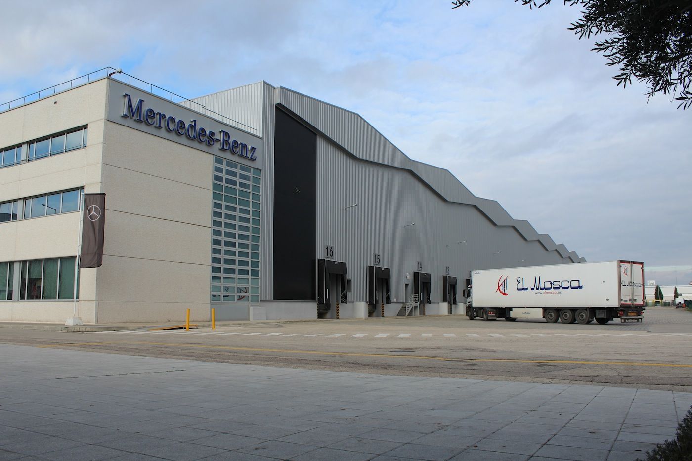 miralcampo-exterior-mercedes miralcampo-exterior-mercedes