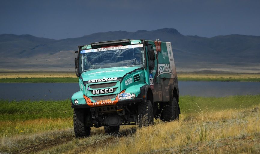Artur Ardavichus en la quinta etapa del rally de la ruta de la seda