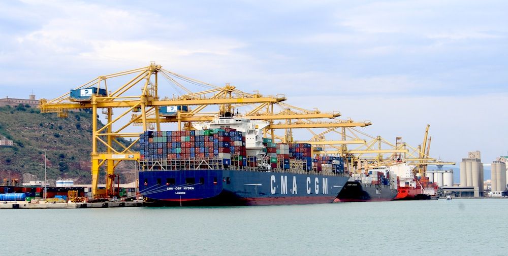 portacontenedores-en-el-puerto-de-barcelona portacontenedores-en-el-puerto-de-barcelona