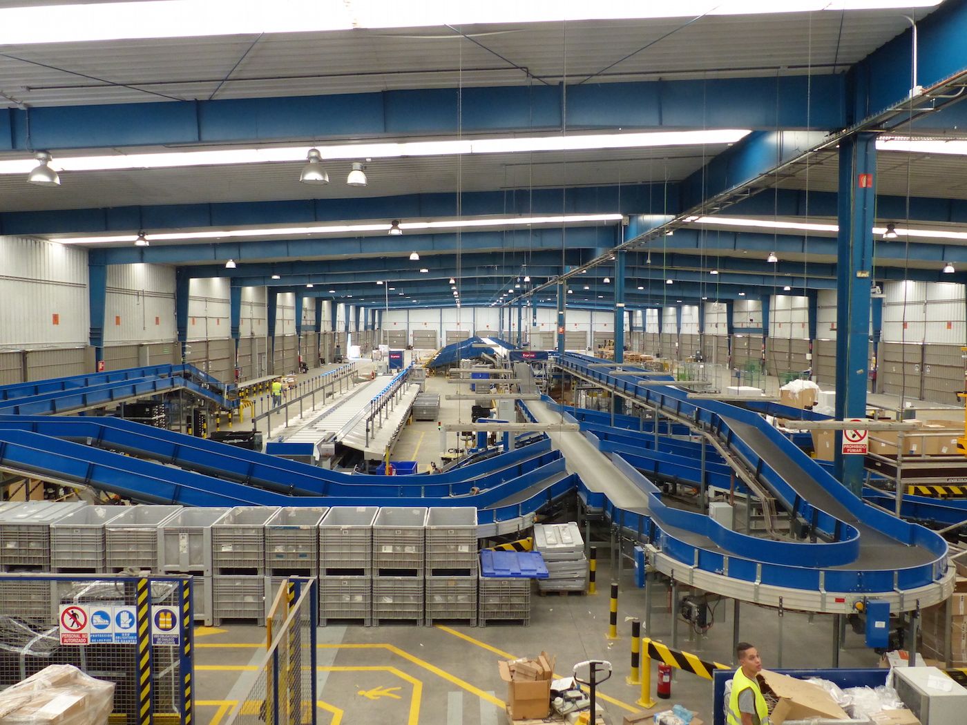 nave de-correos-express-en-coslada