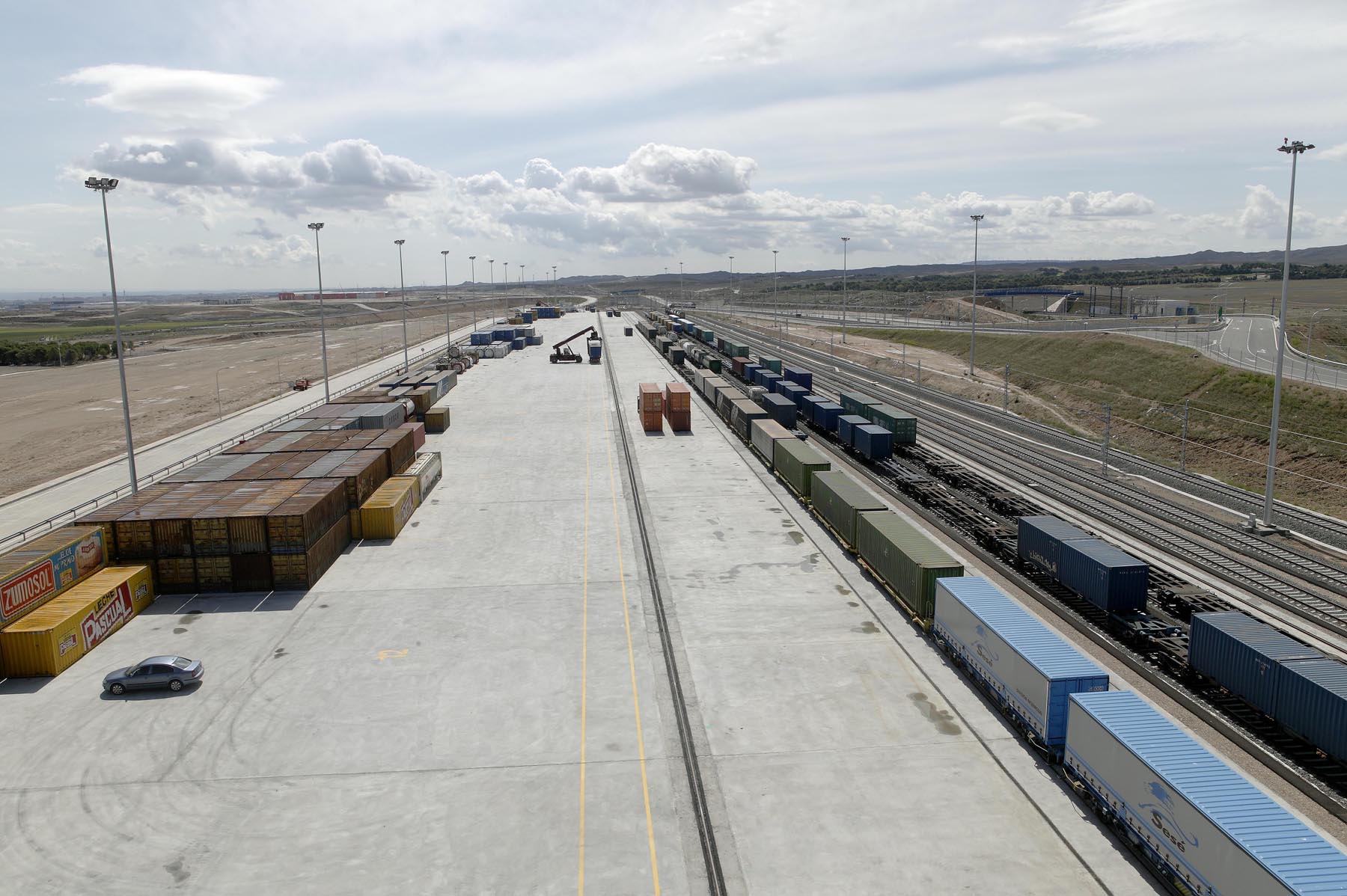 centro-logistico-ferroviario-de-adif-plaza-en-zaragoza