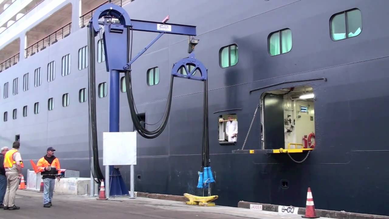 suministro-de-electricidad-a-un-buque-amarrado-en-puerto