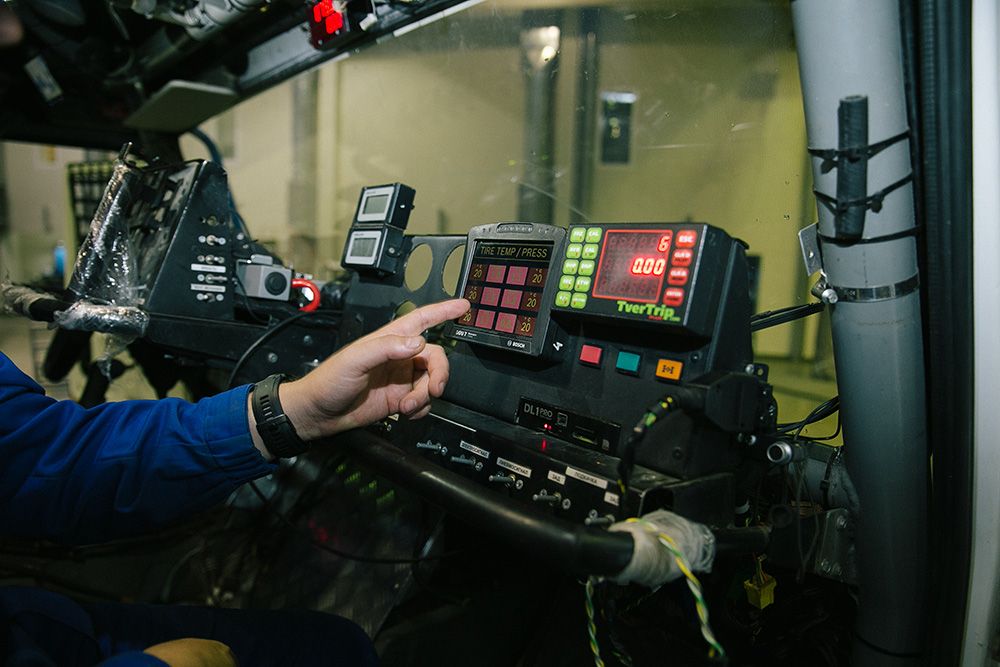 1165789_np_continental_kamaz_cockpit