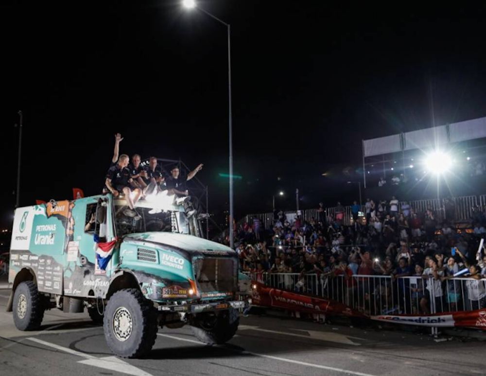 ton-van-genugten-iveco-dakar