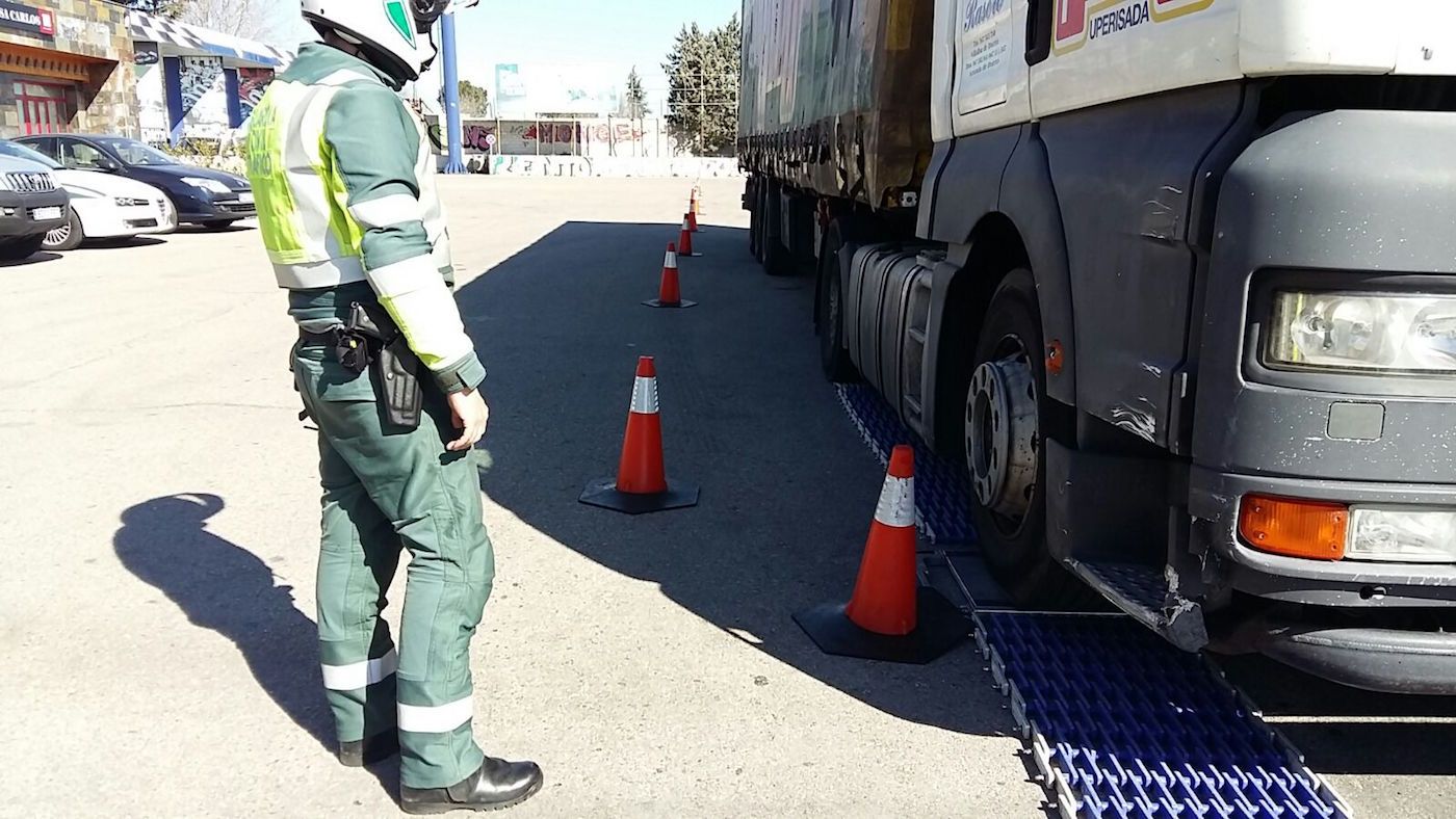 guardia-civil-control-camion