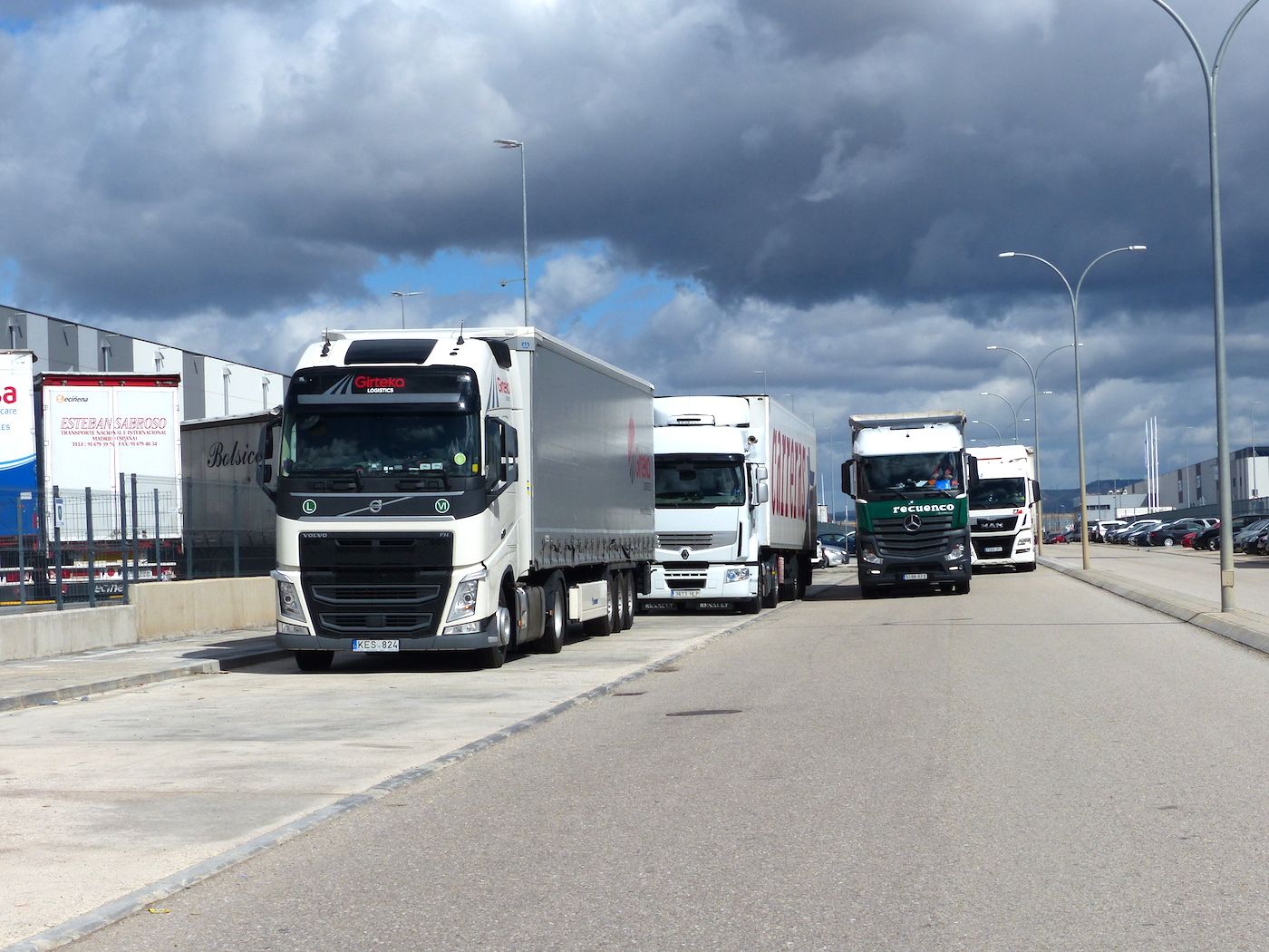 volvo-renault-midlum-actros-mercedes-man-en-cabanillas_2