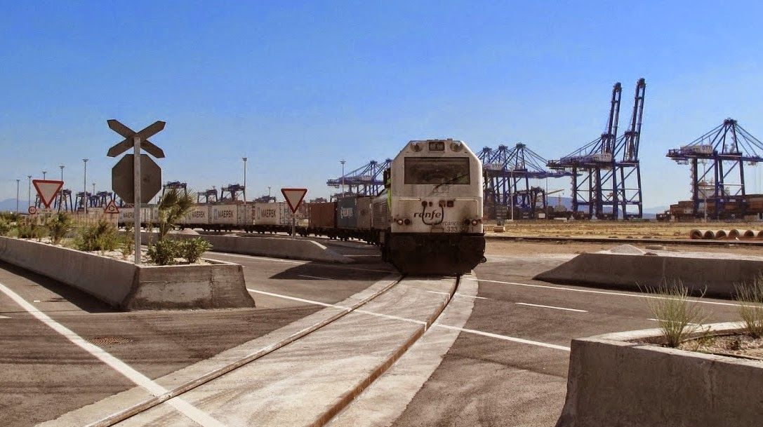 terminal-ferroviaria-de-isla-verde-en-el-puerto-de-algeciras