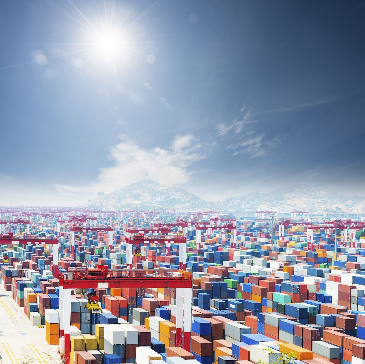 Contenedores en puerto