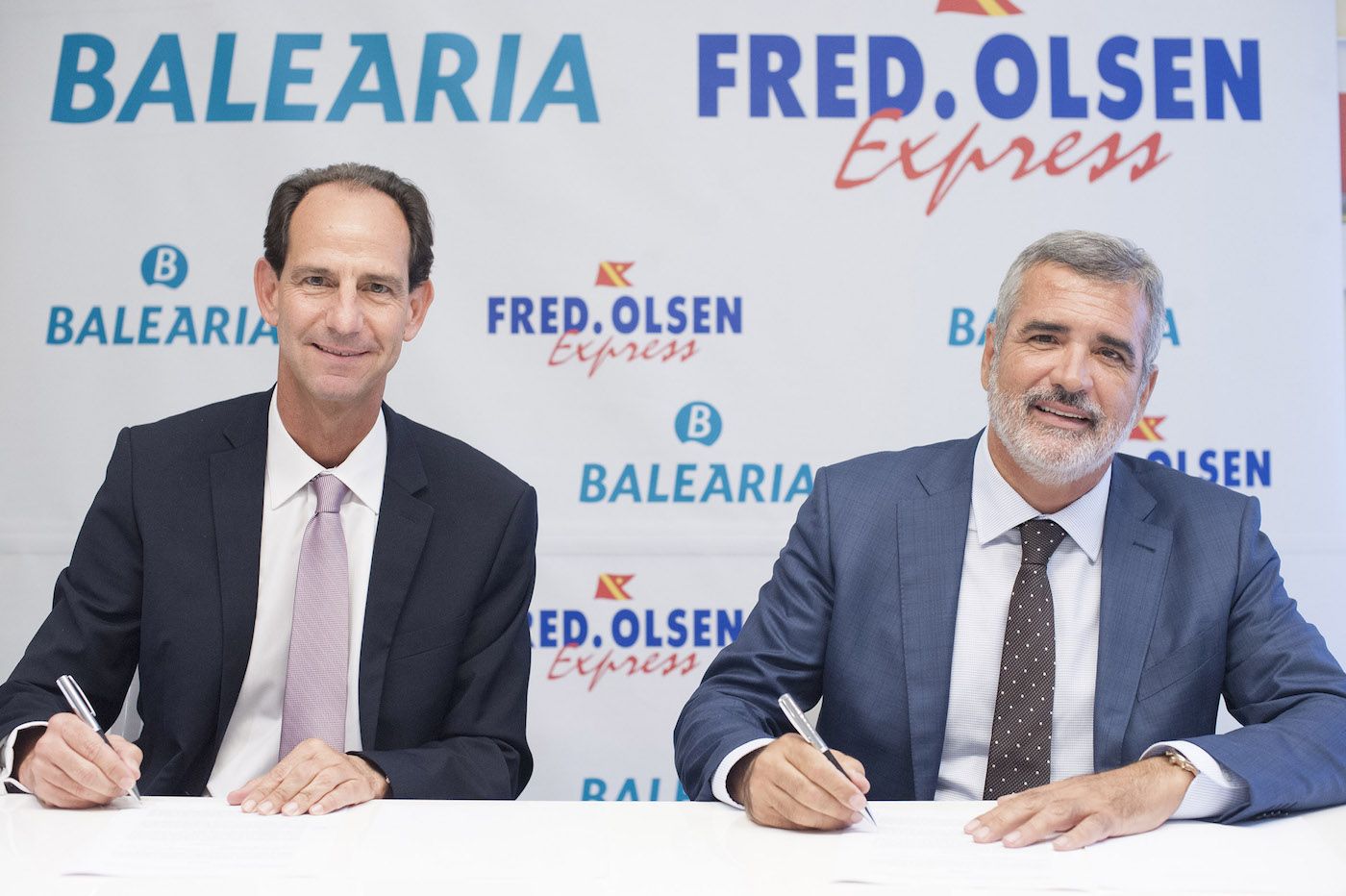 Firma Balearia y Fred Olsen