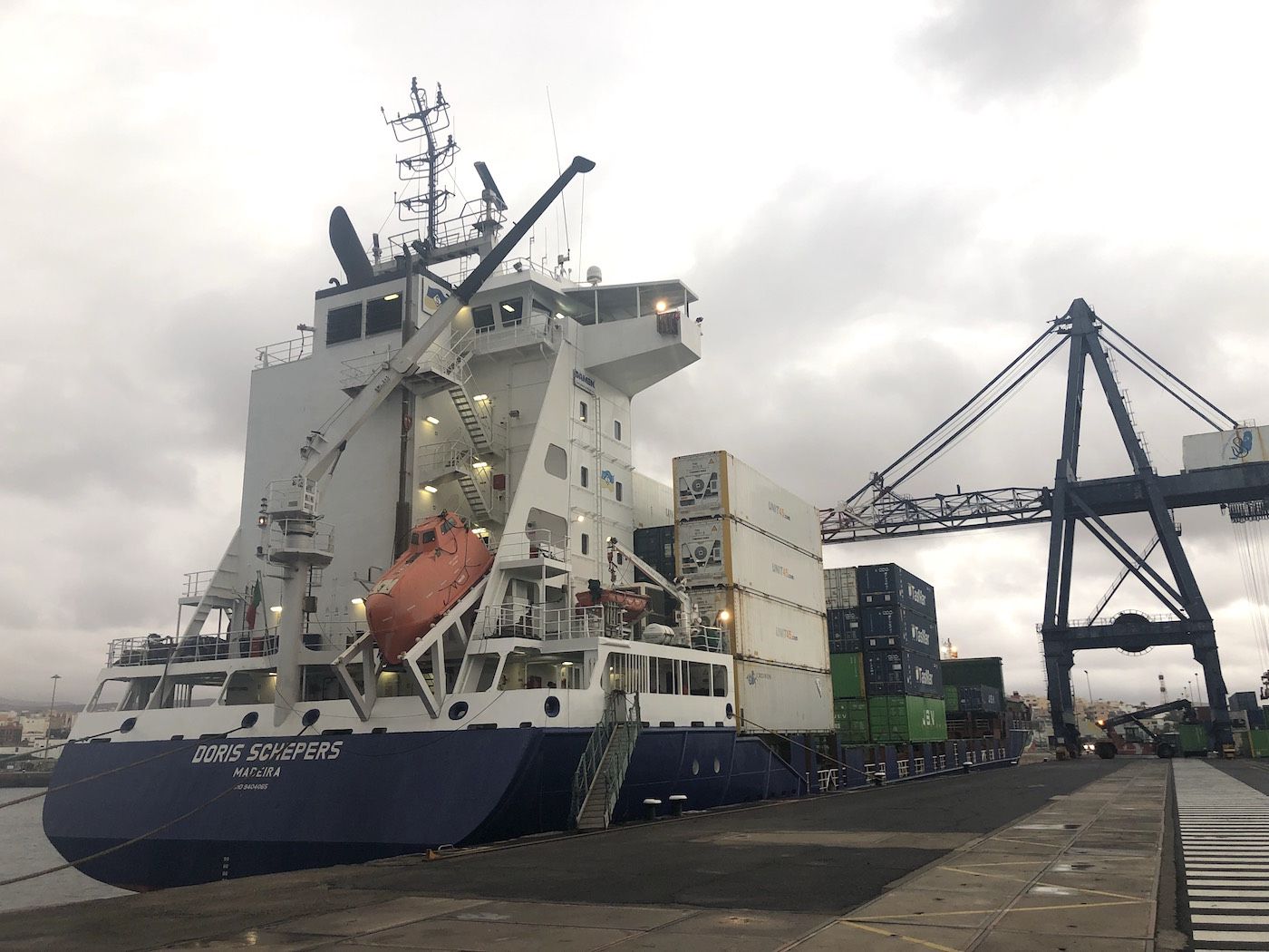 descarga-contenedores-jsv-en-puerto-fuerteventura descarga-contenedores-jsv-en-puerto-fuerteventura