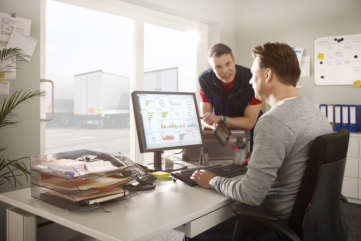 tomtom-fleetmanagement_office_trucks