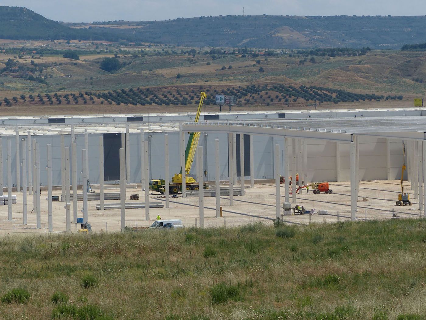 nave-logistica-en-construccion-en-cabaninllas-del-campo-por-montepino