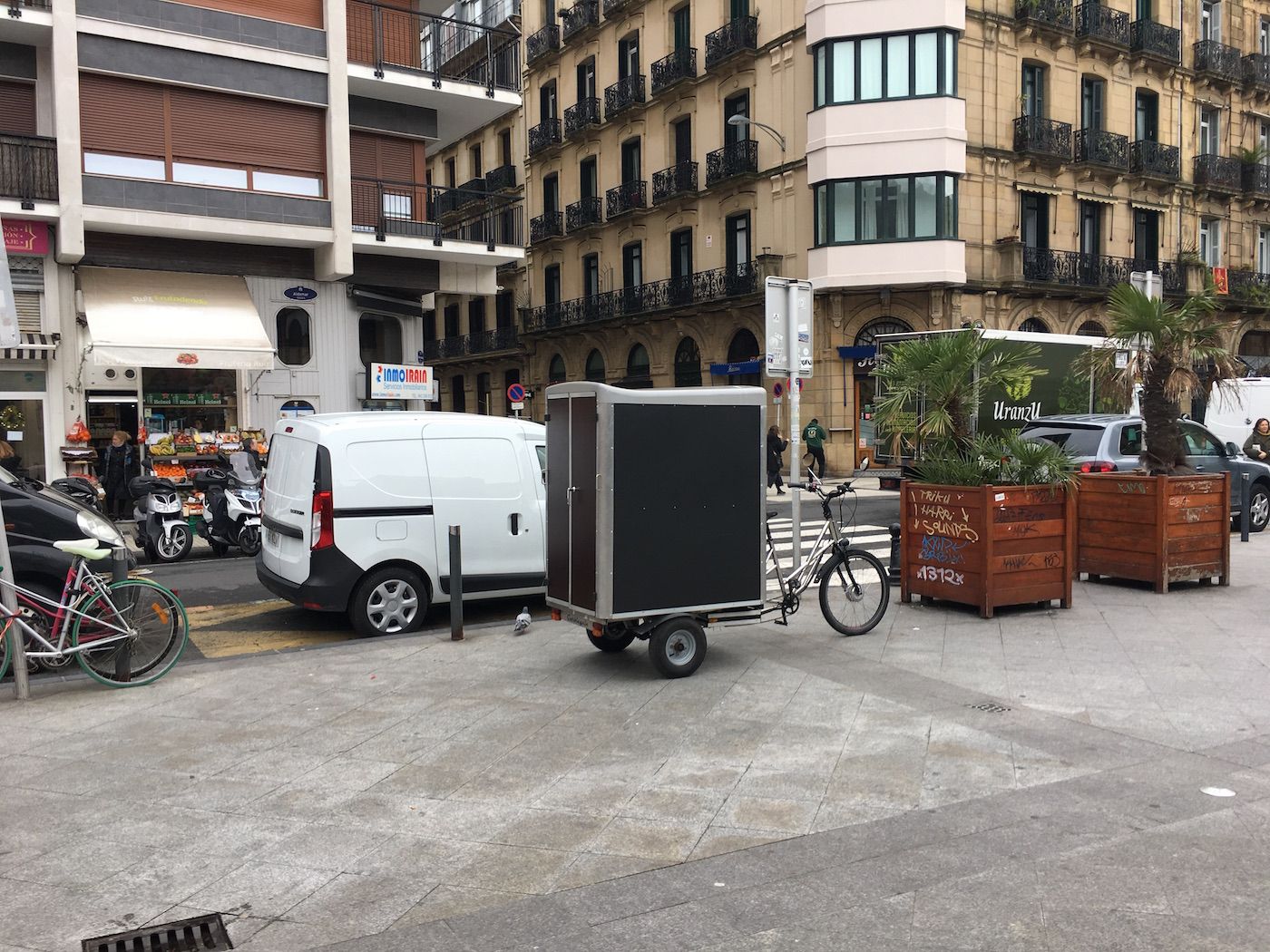 reparto-urbano-san-sebastian-triciclo-de-carga-furgoneta