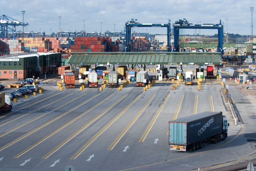 puertas-de-acceso-a-la-trinity-terminal-del-puerto-de-felixstone
