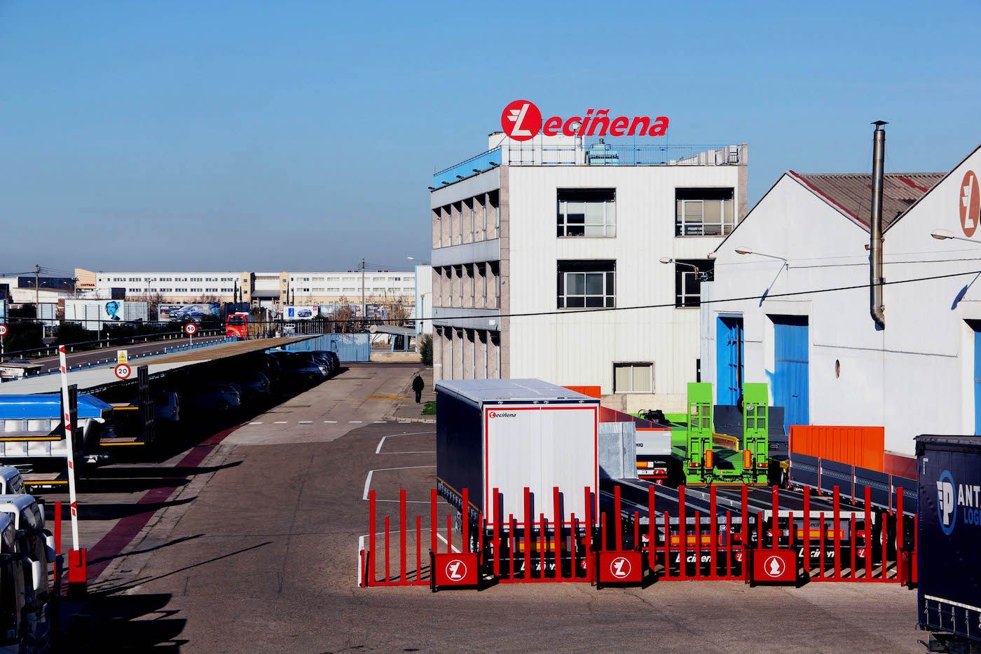 lecinena-exterior-oficinas