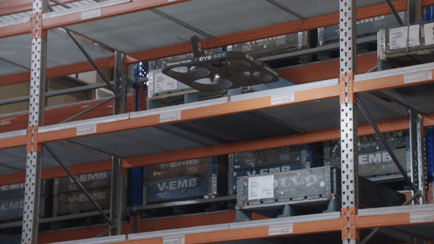 dron-de-hardis-en-la-planta-de-renault-trucks-en-lyon