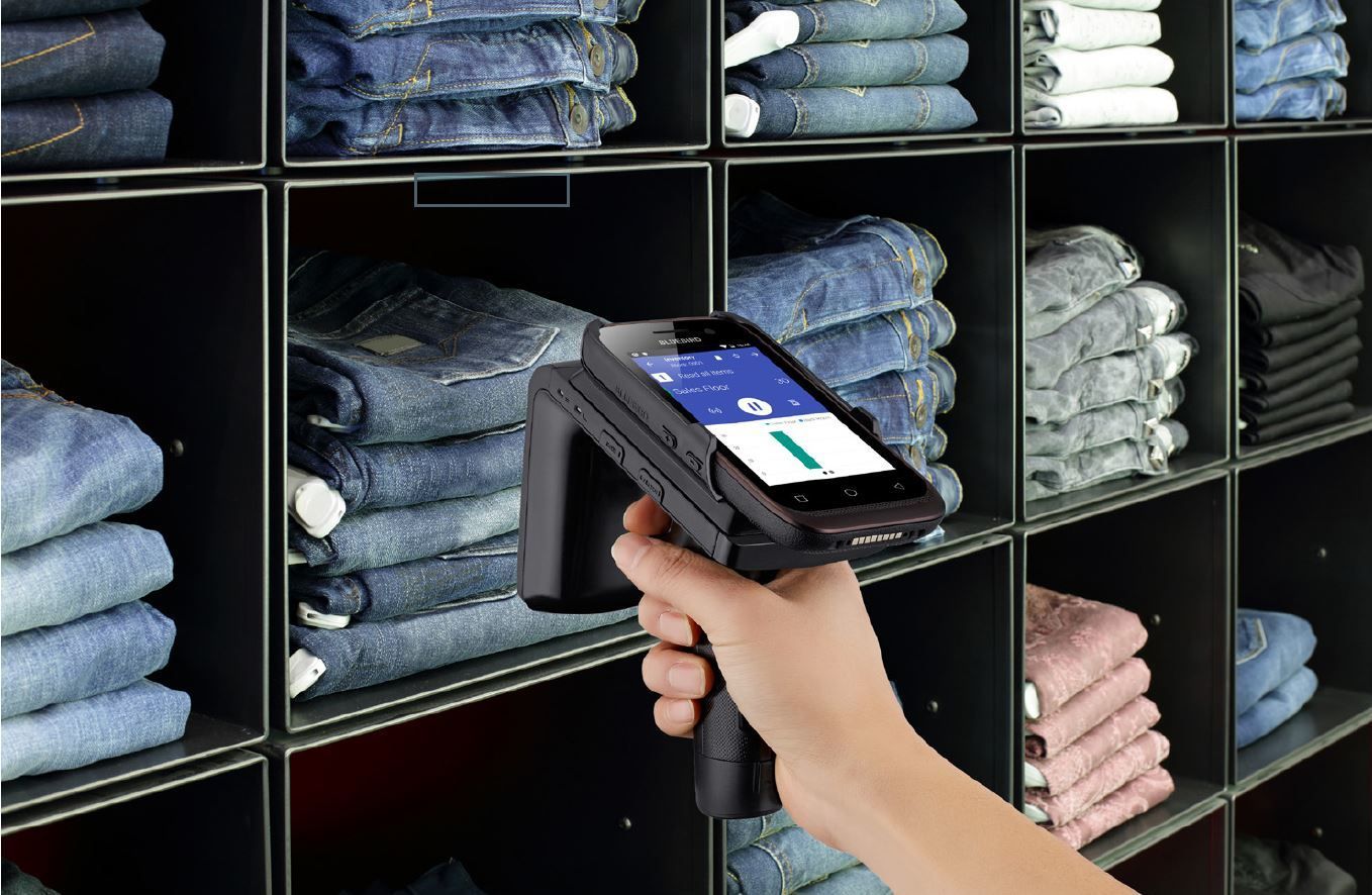 tecnologia-rfid-en-una-tienda-de-ropa