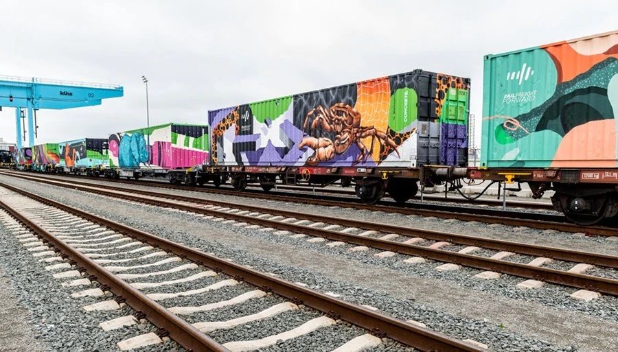 tren-de-noe-en-el-puerto-de-rotterdam