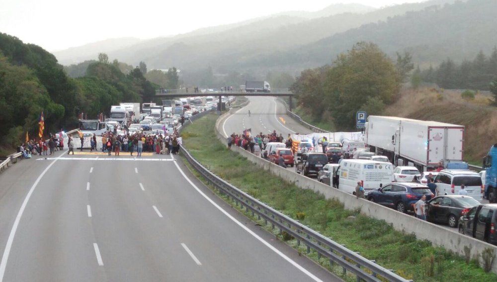 cortes-carreteras-protestas-independentistas-catalun%cc%83a-coaccion cortes-carreteras-protestas-independentistas-catalun%cc%83a-coaccion