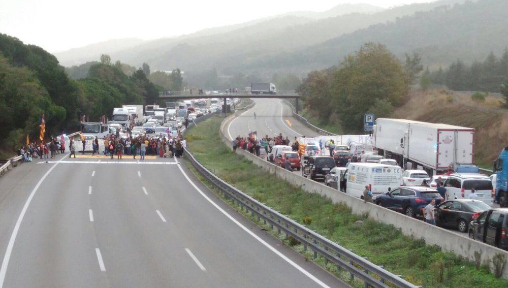 cortes-carreteras-protestas-independentistas-catalun%cc%83a-coaccion