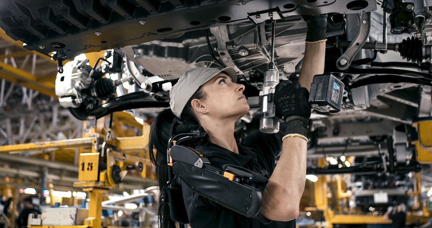 nissan-logistica-automocion-exoesqueletos-fabrica