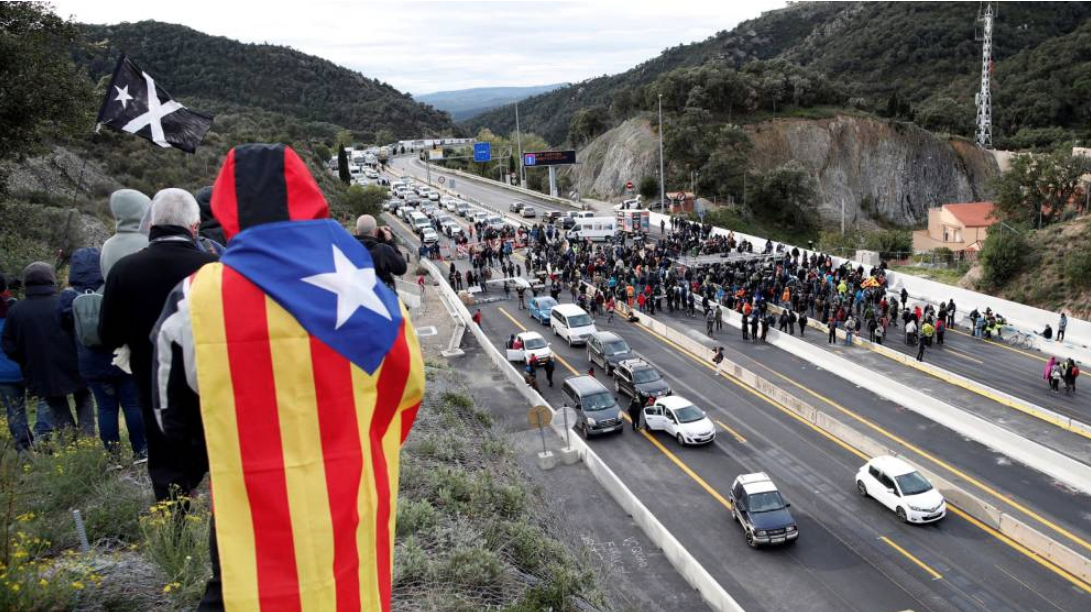 radicales cortan la frontera con Francia en la Junquera