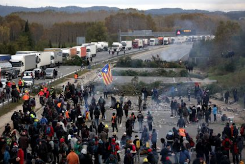 Cortes en la AP-7 de los separatistas Cortes en la AP-7 de los separatistas