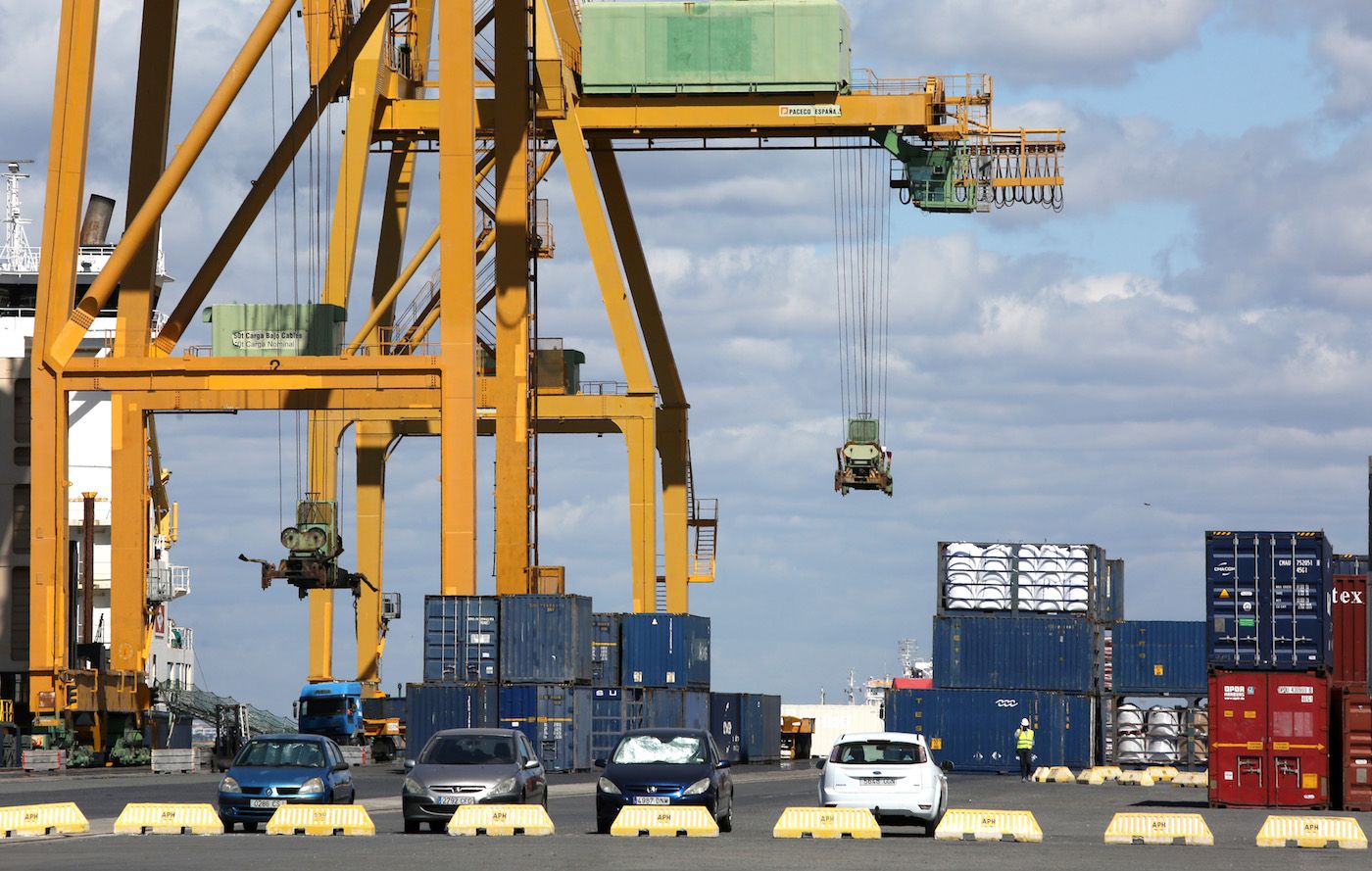 muelle sur puerto huelva estiba contenedores