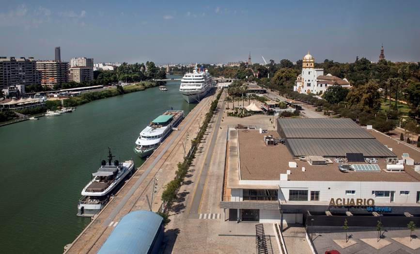 Muelle de las Delicias en el puerto de Sevilla